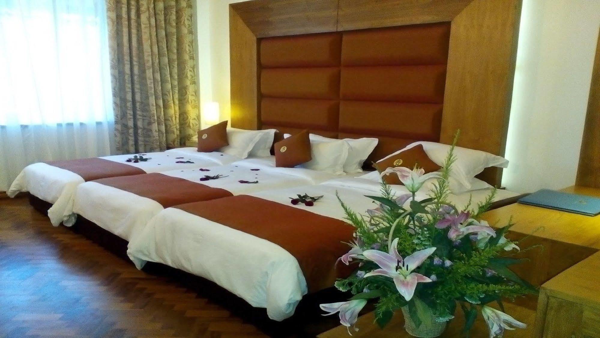 Hotel Amazing Mandalaj Kültér fotó