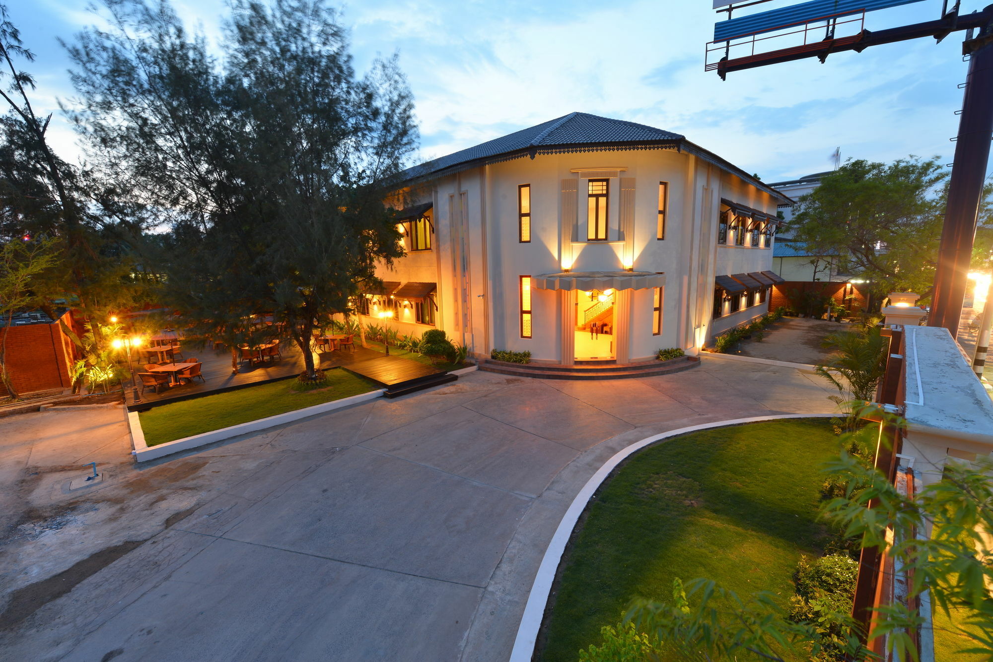 Hotel Amazing Mandalaj Kültér fotó